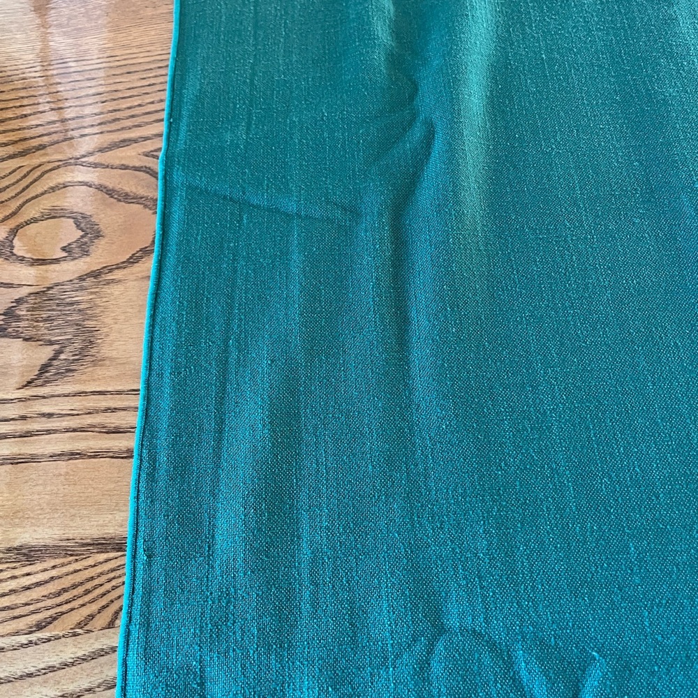 Elegant Green Tablecloth - Picture 5 of 7